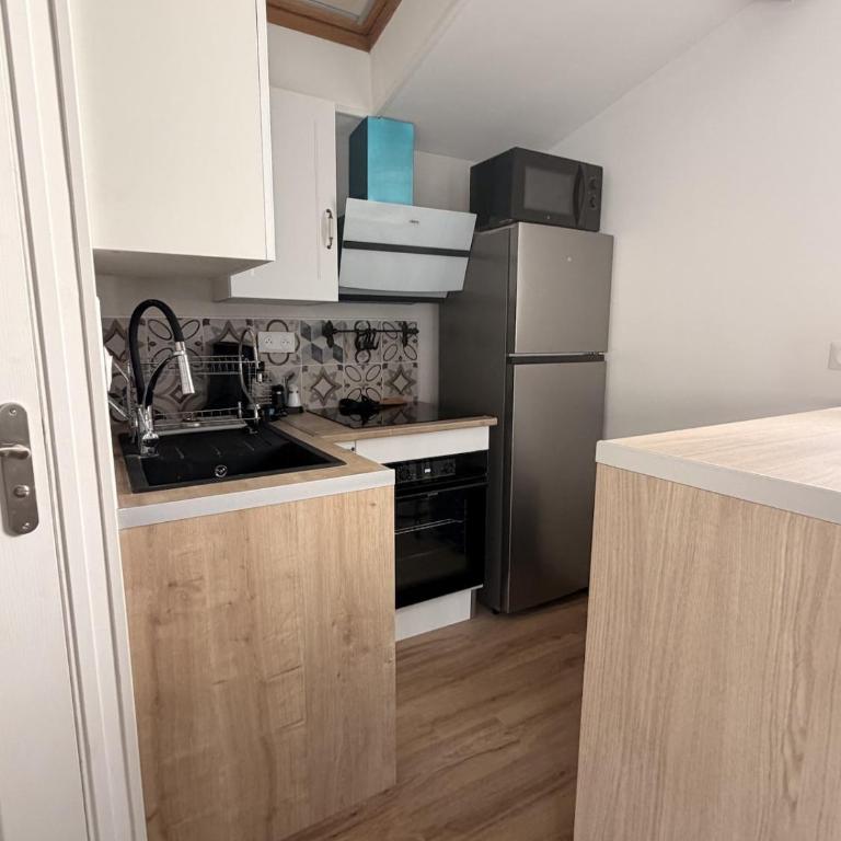 Magnifique studio rénové en plein centre - Apartment mit 1 Schlafzimmer - 2