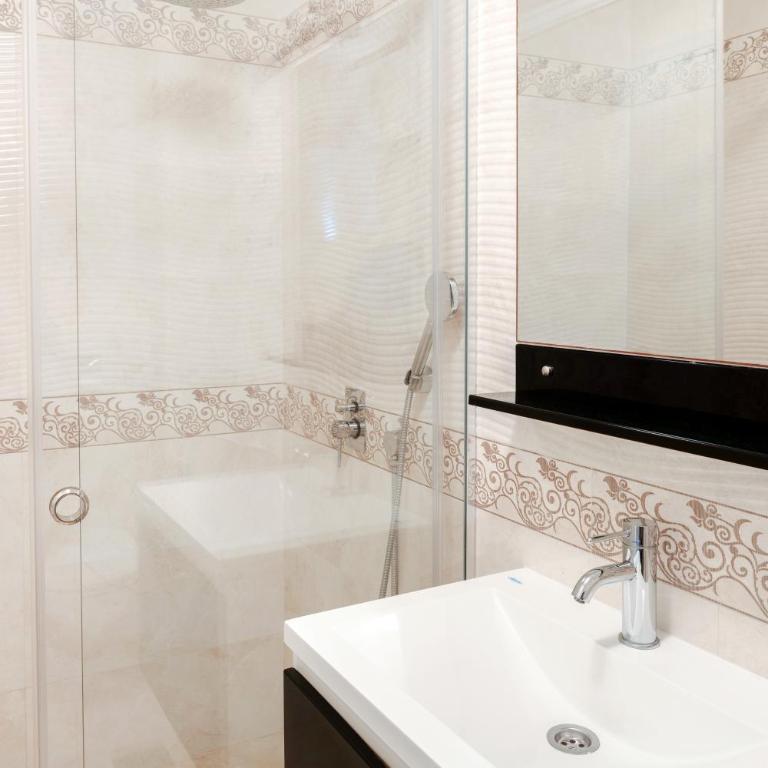 Sea Shine - Three-Bedroom Superior Apartment - 8