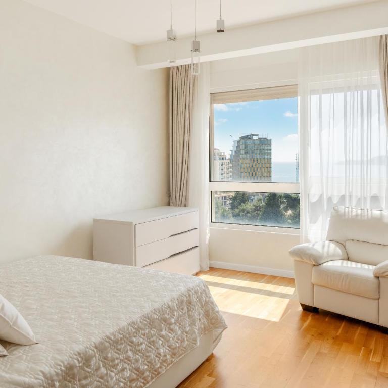 Sea Shine - Three-Bedroom Superior Apartment - 10