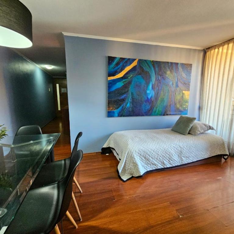 departamentos amoblados AVILA bulnes la moneda - Quadruple Room with Balcony - 12