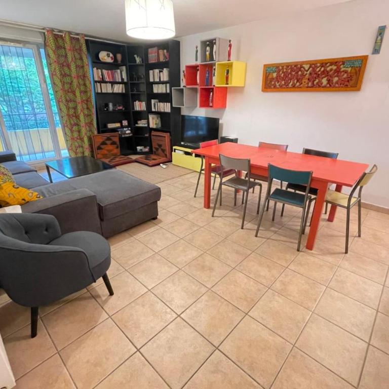 Spacious apartment close to attractions - Apartamento - 5