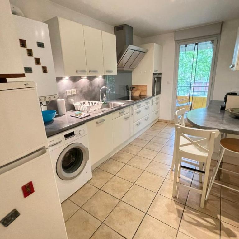 Spacious apartment close to attractions - Apartamento - 7