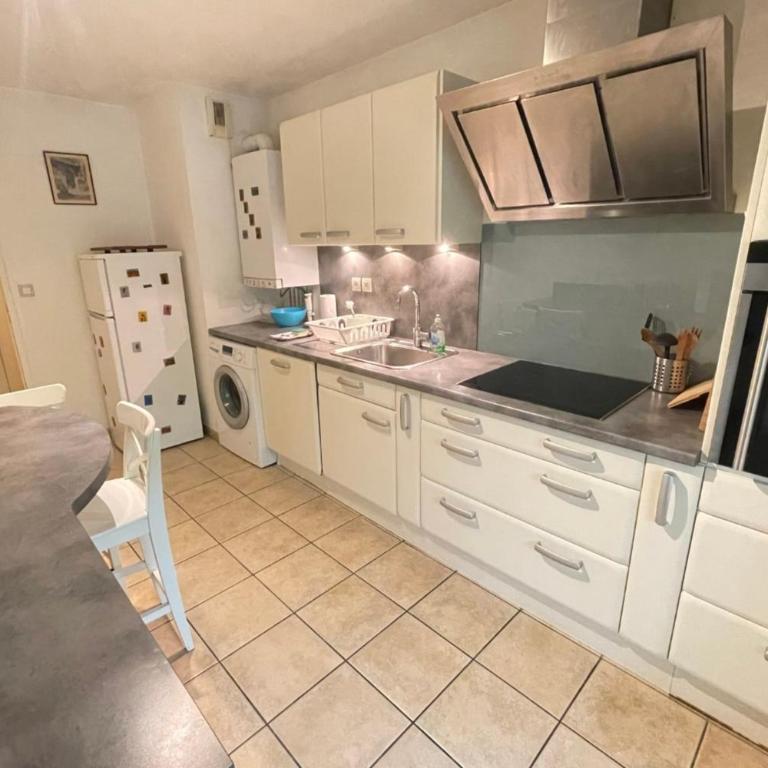 Spacious apartment close to attractions - Apartamento - 8