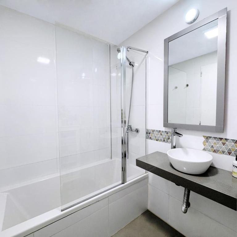 Wehome Buenos Aires - Three-Bedroom Apartment - 7