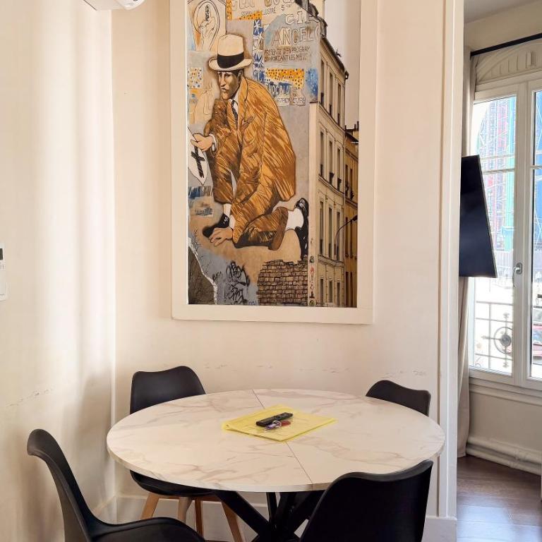 Marais, Rue Beaubourg - 6 places - Appartement 2 Pièces - 12