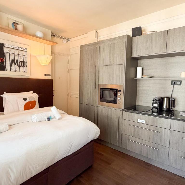 Marais, Rue Beaubourg - 6 places - Appartement 2 Pièces - 21