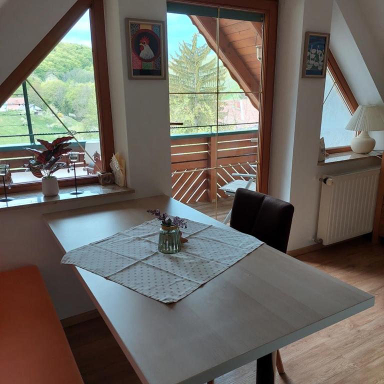 Anna's Home - Ferienwohnungen - Apartment mit Balkon - 2