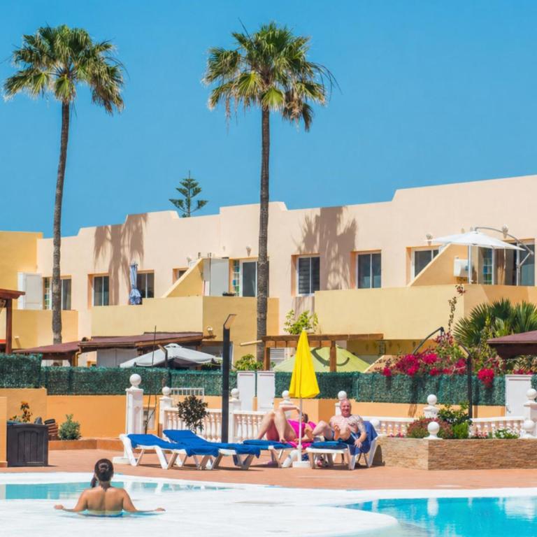 Apartment Delfines Sand Corralejo By Holidays Home - Apartamento con vistas a la piscina - 1