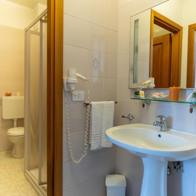 Rina Sea Apartments - One-Bedroom Apartment - 8