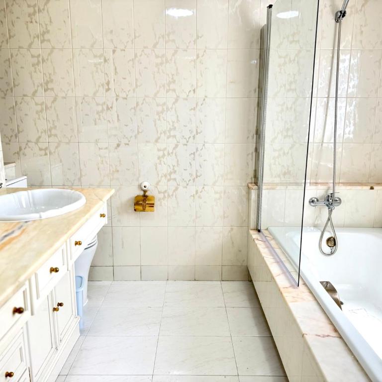 Beachfront Apartment for 6, 3 Bathrooms, Levante Beach - Two-Bedroom Apartment - 3