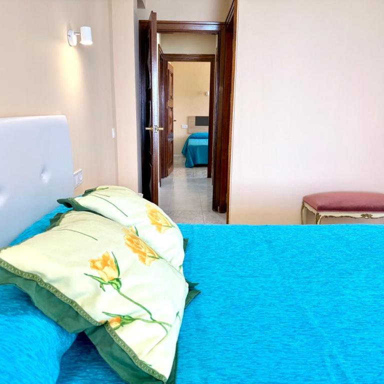 Beachfront Apartment for 6, 3 Bathrooms, Levante Beach - Two-Bedroom Apartment - 20