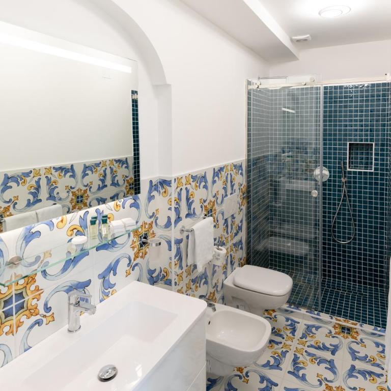 Casa Consilla - Camera Matrimoniale con Balcone e Vista Mare - 9