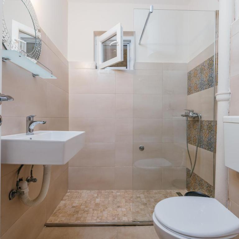 Apartments Giardino Mediterraneo - Two-Bedroom Apartment with Balcony and Terrace - 3