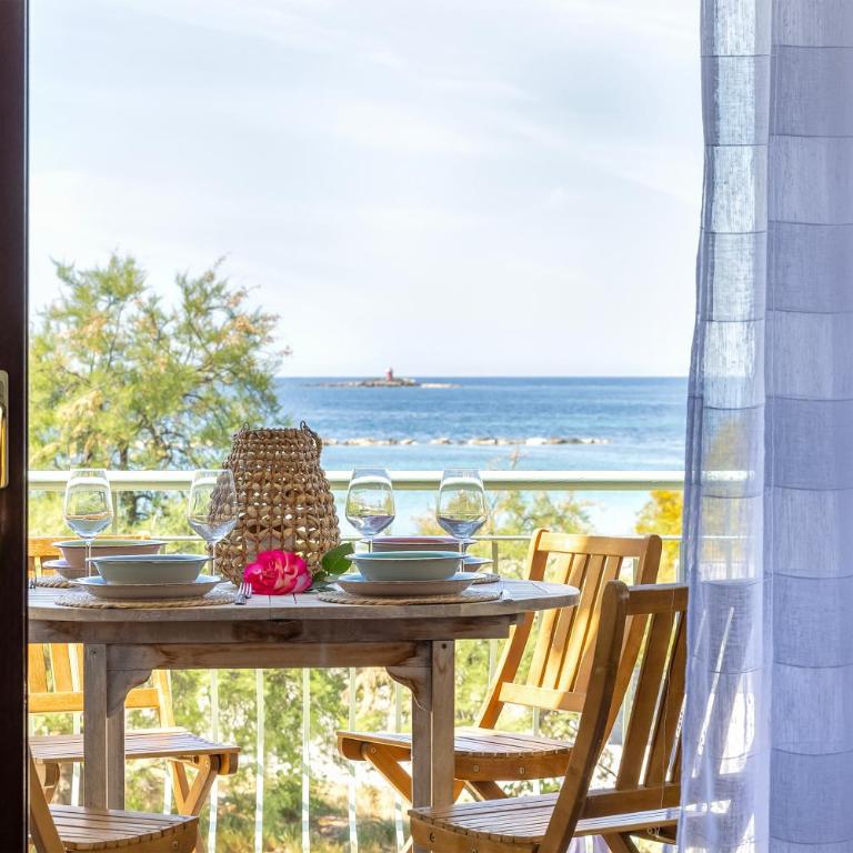 Exclusive on the beach - Two-Bedroom Apartment - 5