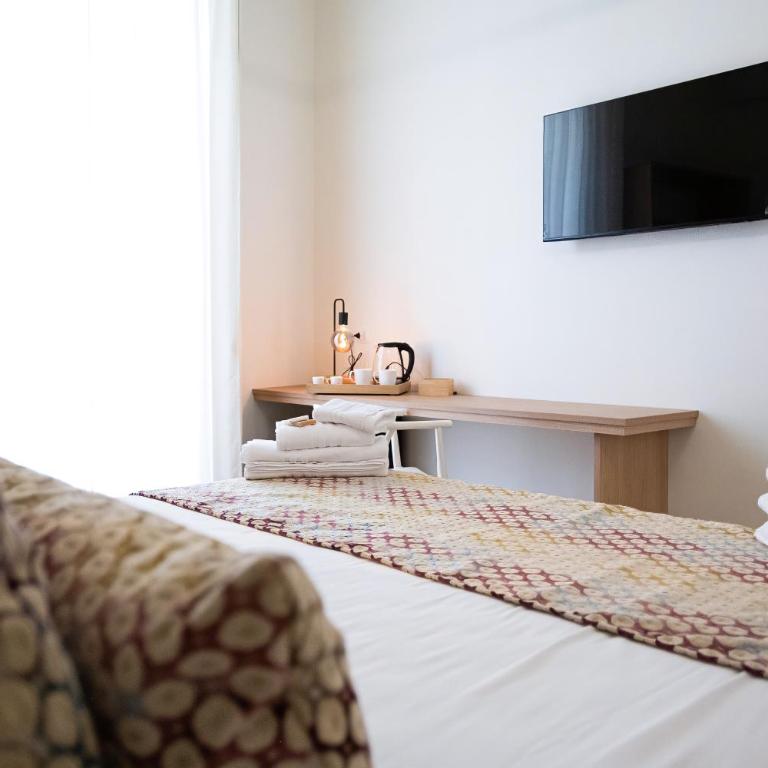 Serendipity Suites - Triple Room with City View - 2