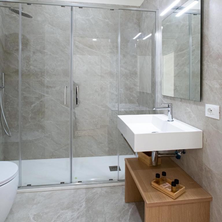 Serendipity Suites - Triple Room with City View - 3