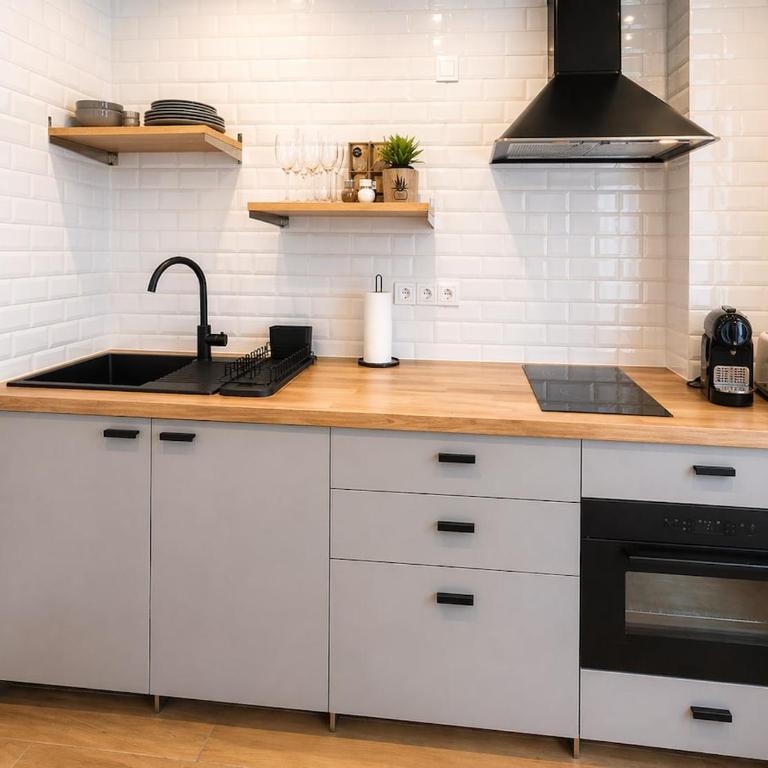 Comfy Apartment in Paris by Canal St Martin - Appartement - 5