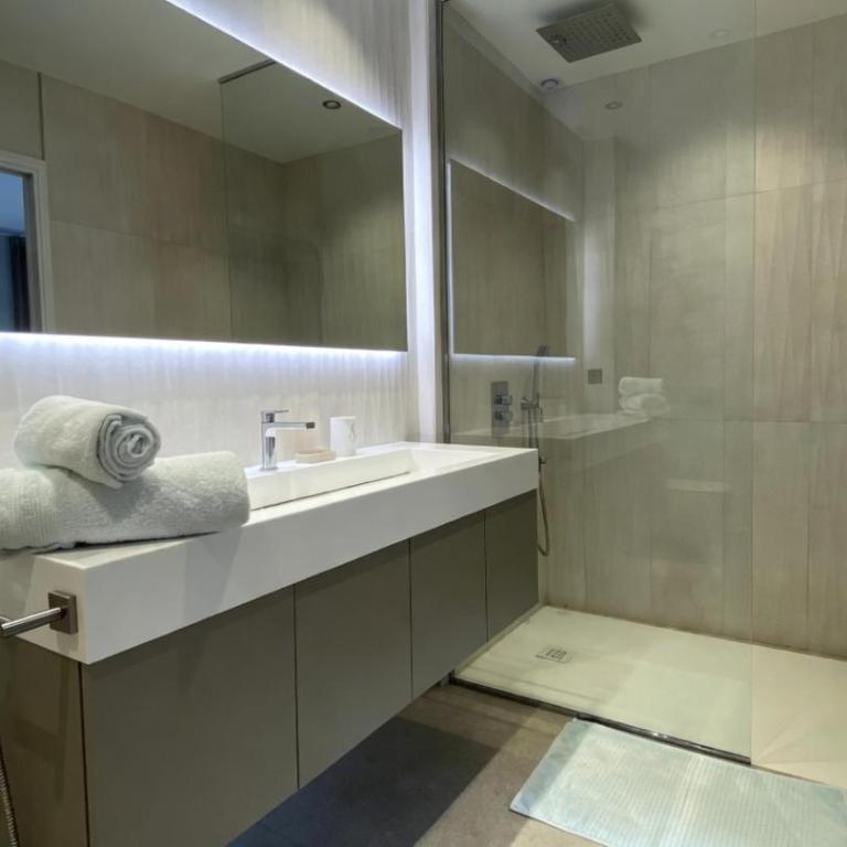 Villa ROUGE de Luxe à Mougins Piscine privée Espace Bien-être - Villa avec Piscine Privée - 14