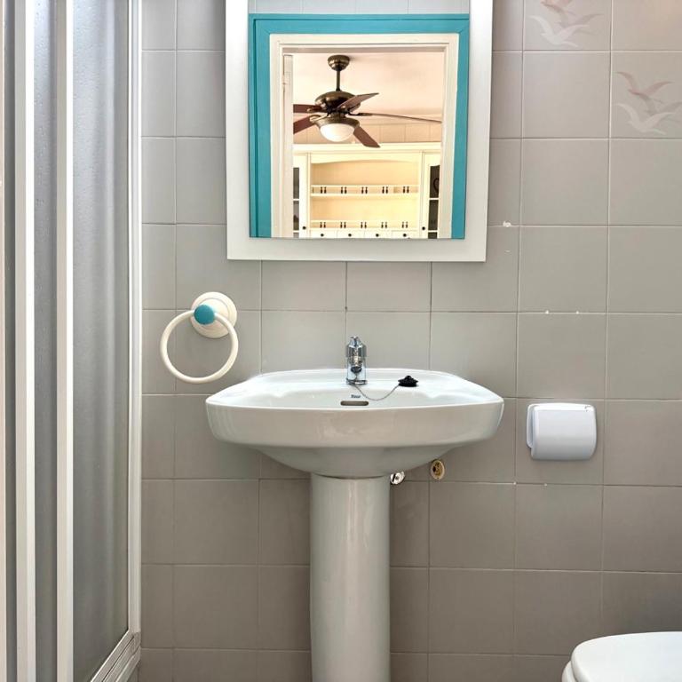Beachfront Apartment for 6, 3 Bathrooms, Levante Beach - Two-Bedroom Apartment - 30