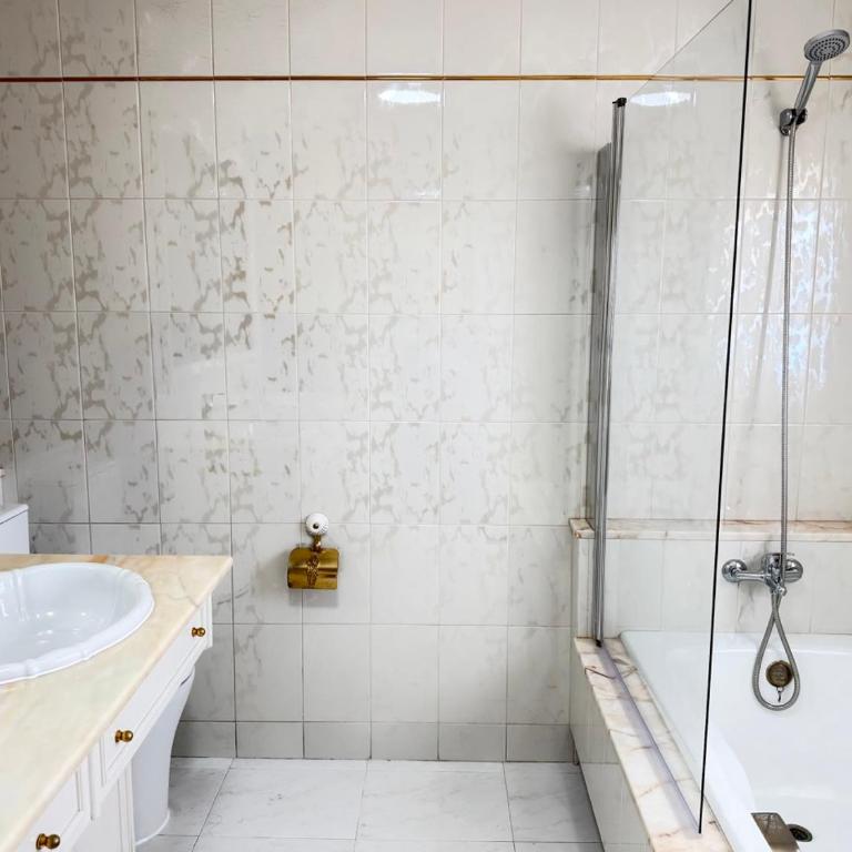 Beachfront Apartment for 6, 3 Bathrooms, Levante Beach - Two-Bedroom Apartment - 33