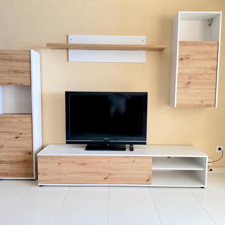 Beachfront Apartment for 6, 3 Bathrooms, Levante Beach - Two-Bedroom Apartment - 36