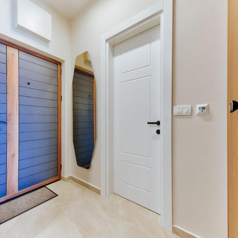 Luxurious 1bd Apartment with Panoramic Sea View - One-Bedroom Apartment - 12