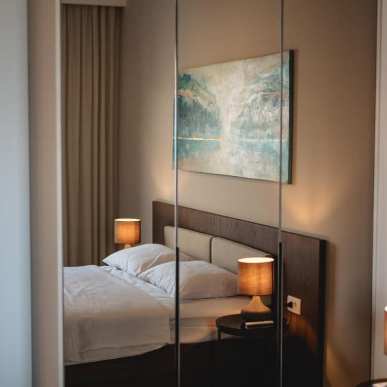 Luxurious 1bd Apartment with Panoramic Sea View - One-Bedroom Apartment - 13
