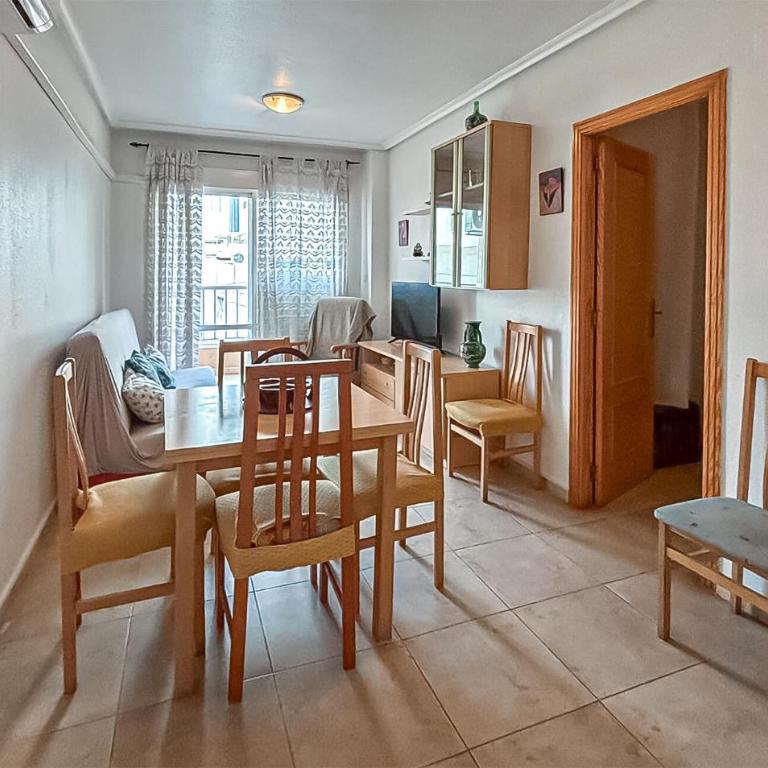 Torrevieja - Apartamento de 2 dormitorios con balcón - 6