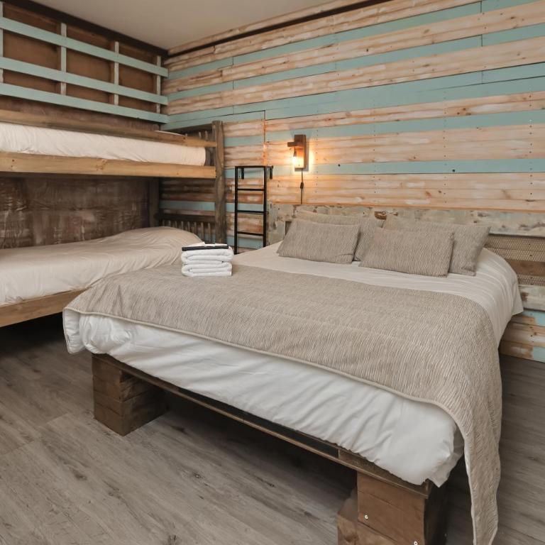 Rustika Hotel - Quadruple Room with Private Bathroom - 4