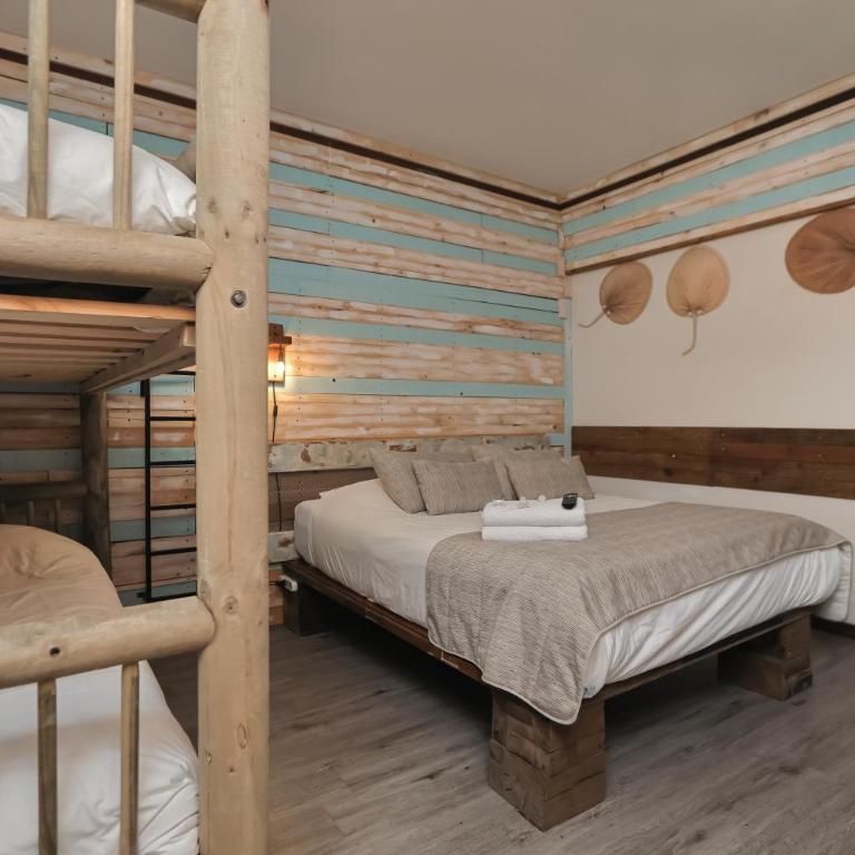 Rustika Hotel - Quadruple Room with Private Bathroom - 2