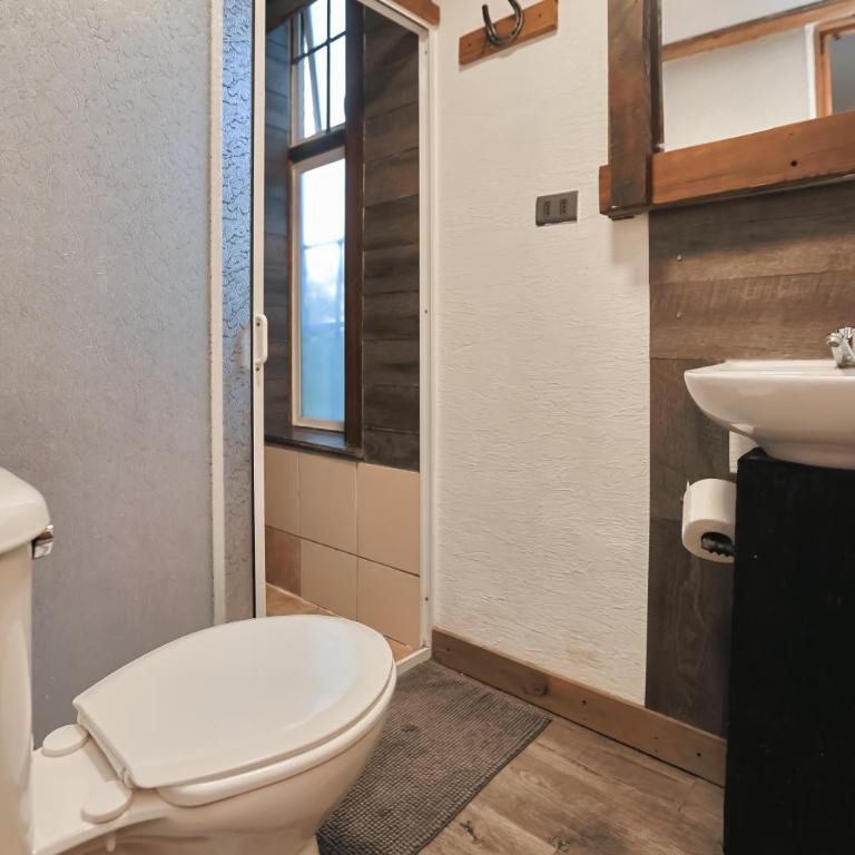 Rustika Hotel - Quadruple Room with Private Bathroom - 9