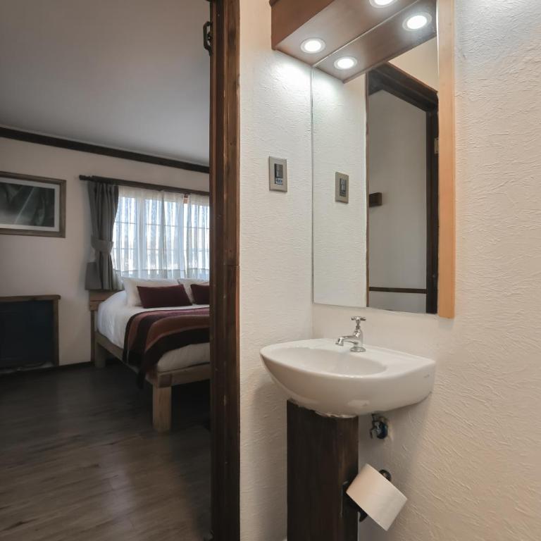 Rustika Hotel - Family Room with Private Bathroom - 3