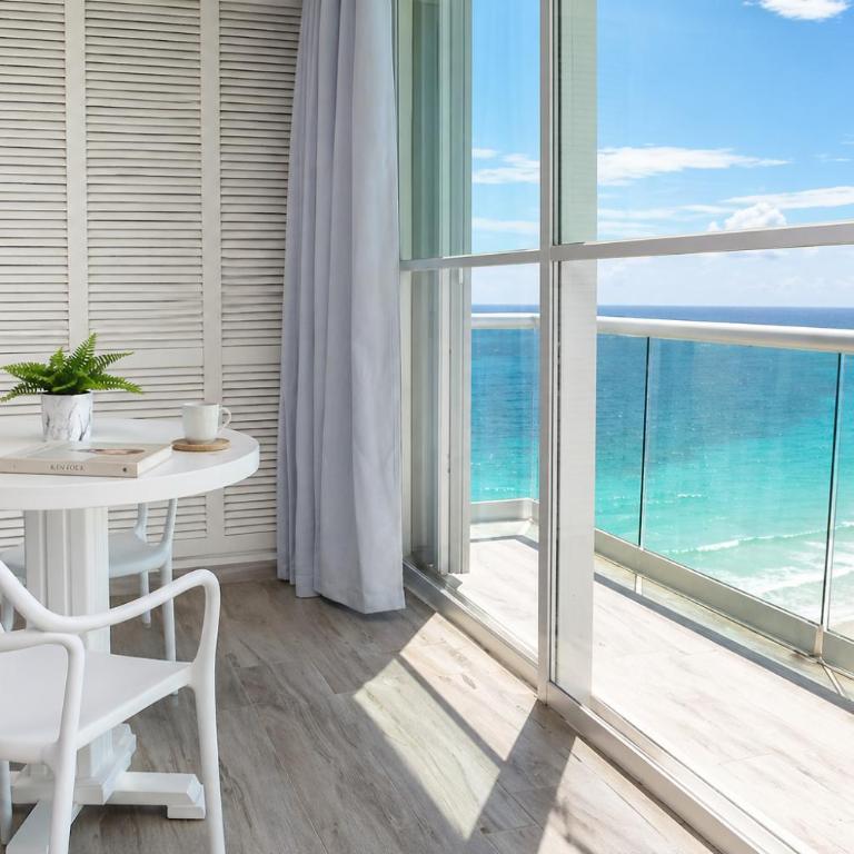 Beachfront Studio Balcony Pool & Gym - One-Bedroom Apartment - 4