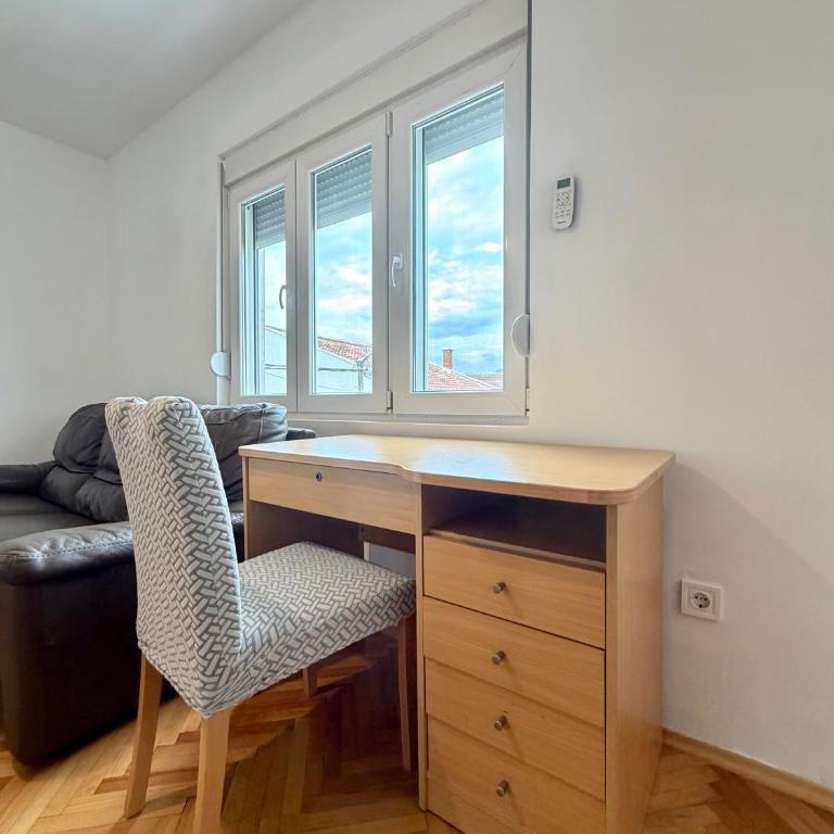 Lovely 1-bedroom apartment with 2-patios and parking - One-Bedroom Apartment - 8