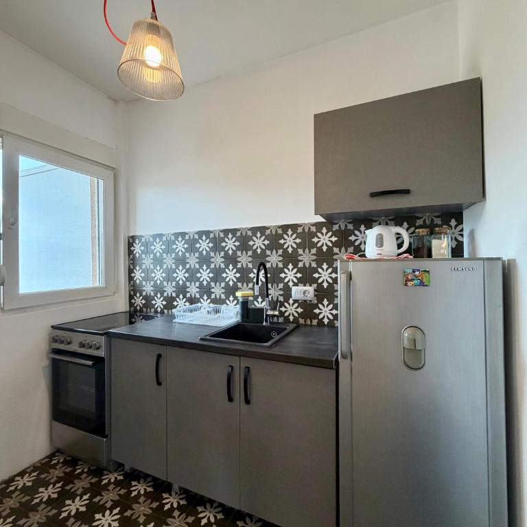 Lovely 1-bedroom apartment with 2-patios and parking - One-Bedroom Apartment - 11