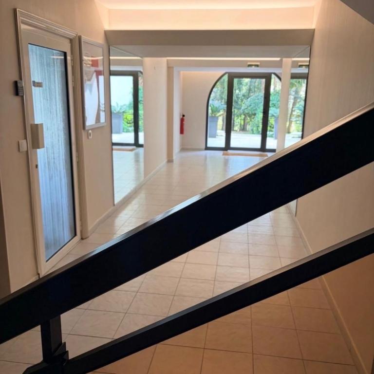 Calme absolu, élégant et arboré avec piscine - Appartement 1 Chambre - 34