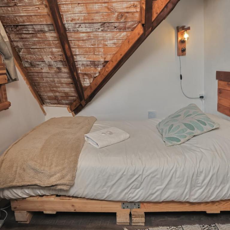 Rustika Hotel - Single Room with Private Bathroom - 2