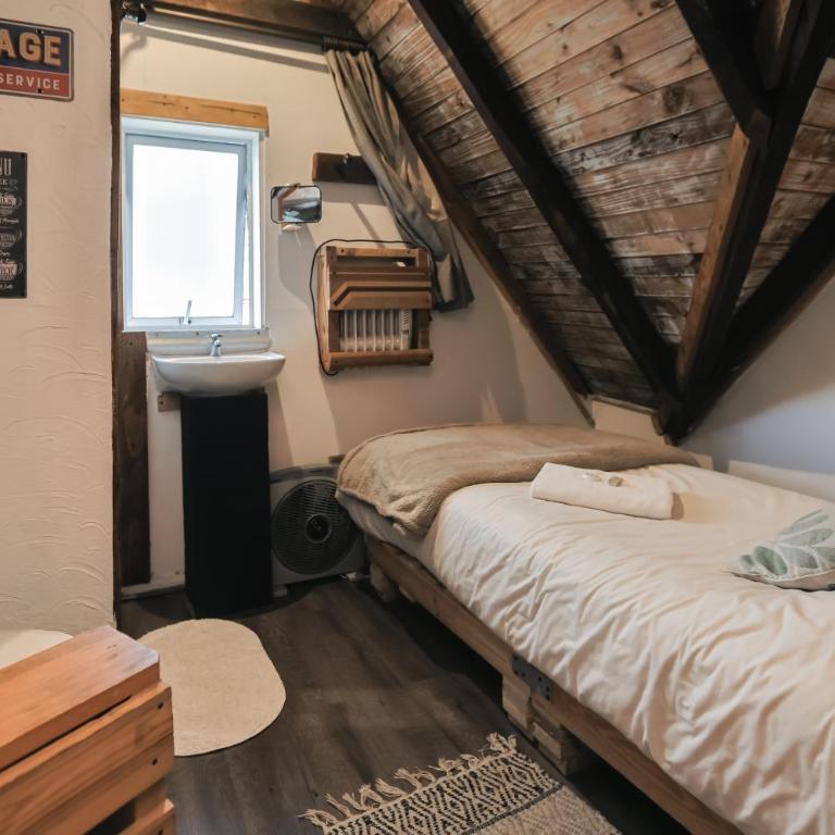 Rustika Hotel - Single Room with Private Bathroom - 1