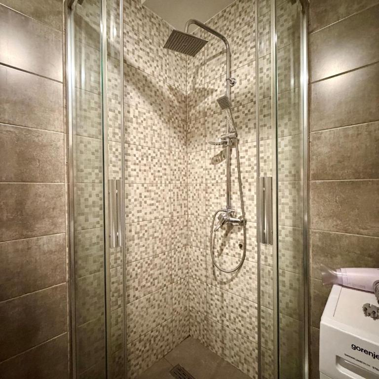 Lovely 1-bedroom apartment with 2-patios and parking - One-Bedroom Apartment - 16