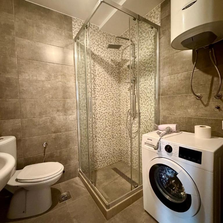 Lovely 1-bedroom apartment with 2-patios and parking - One-Bedroom Apartment - 13
