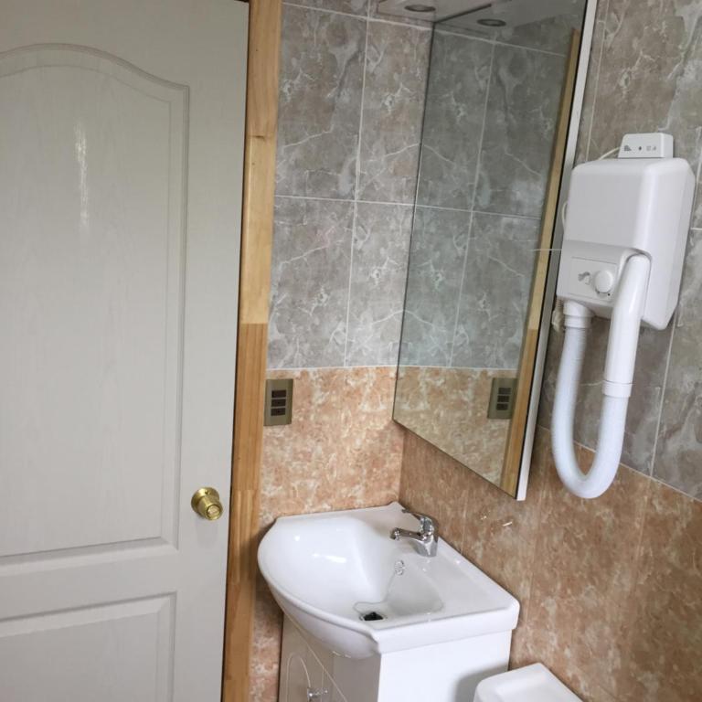 Hostal Andes Patagonicos - Habitación Doble con baño privado - 2 camas - 4