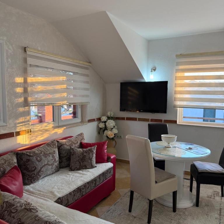 Grand Apartments Scepanovic - Comfort One-Bedroom Apartment with Balcony and Sea View - 9