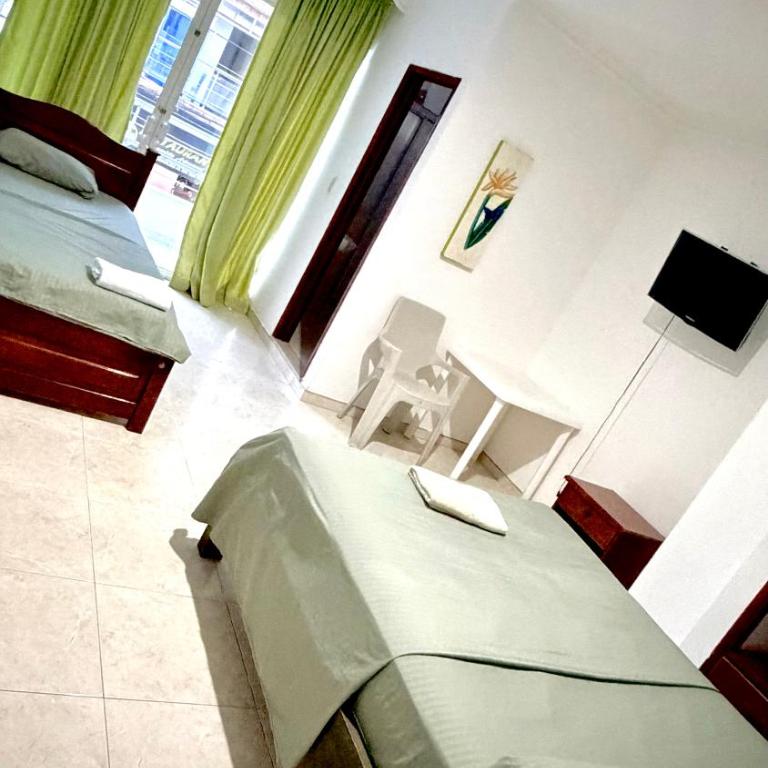 Hotel el Portal de los Ángeles - Habitación Familiar con balcón - 2