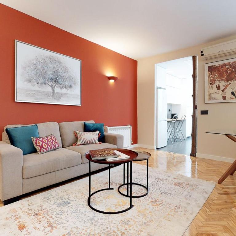 Stylish Apartment by Plaza Santa Ana - Apartment - 1