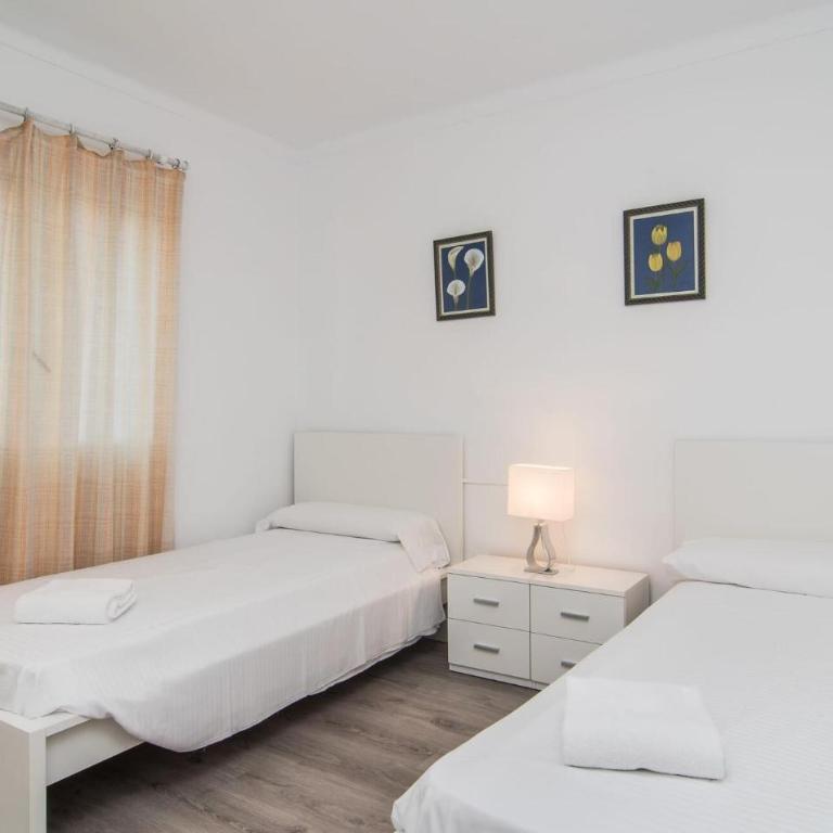 Anglesos - Four-Bedroom Vacation Home - 14