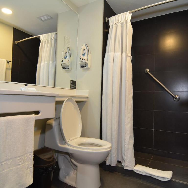 City Express Plus by Marriott Medellín Colombia - Habitación con cama grande - 1