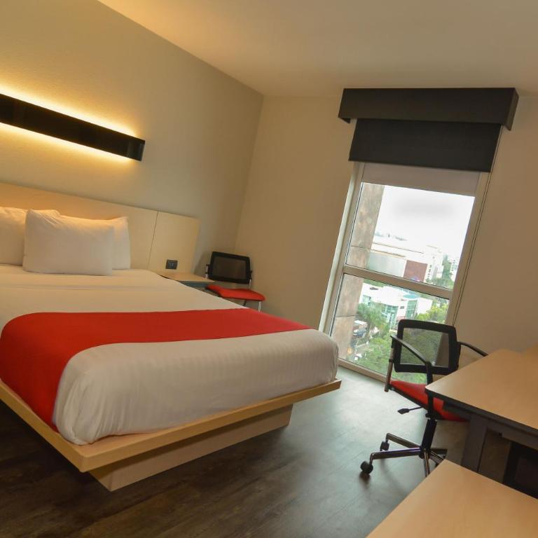 City Express Plus by Marriott Medellín Colombia - Habitación con cama grande - 2