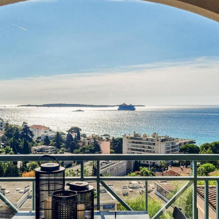 Amazing Apartment In Cannes With House Sea View - Appartement 1 Chambre - 8