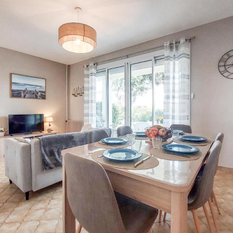 Charmante Maison Proche Plage - Three-Bedroom Townhouse - 2