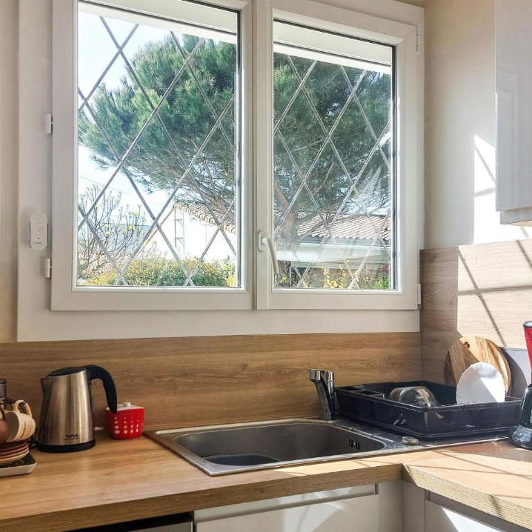 Charmante Maison Proche Plage - Three-Bedroom Townhouse - 9